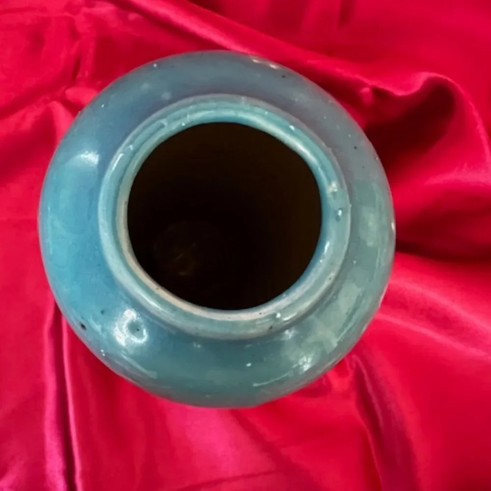 Hand-painted Mexican pottery vase, often identified‎ as Tonala folk art desert